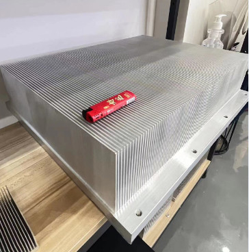 A placa de base de alumínio do diodo emissor de luz da luz da planta 26KG raspou o dissipador de calor para o diodo emissor de luz claro crescido